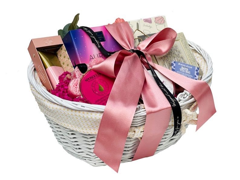 Ladies 18th BIRTHDAY Gift Pamper Hamper Champagne Bubble Bath Bomb  Chocolate Box | eBay